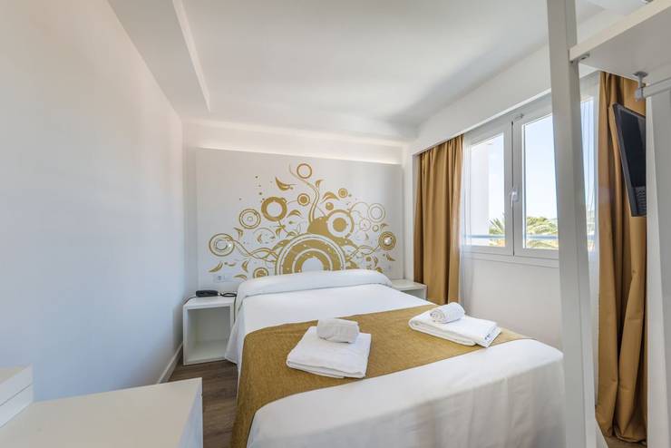 Standard double room triton beach hotel cala ratjada Standard double room triton beach hotel cala ratjada