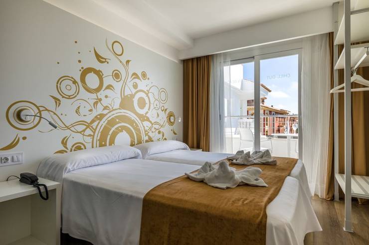 Superior room with balcony triton beach hotel cala ratjada Superior room with balcony triton beach hotel cala ratjada