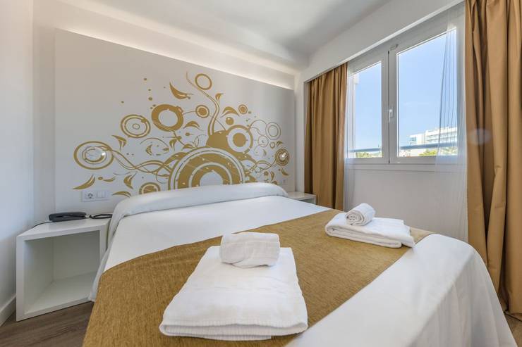 Superior room with balcony triton beach hotel cala ratjada Superior room with balcony triton beach hotel cala ratjada