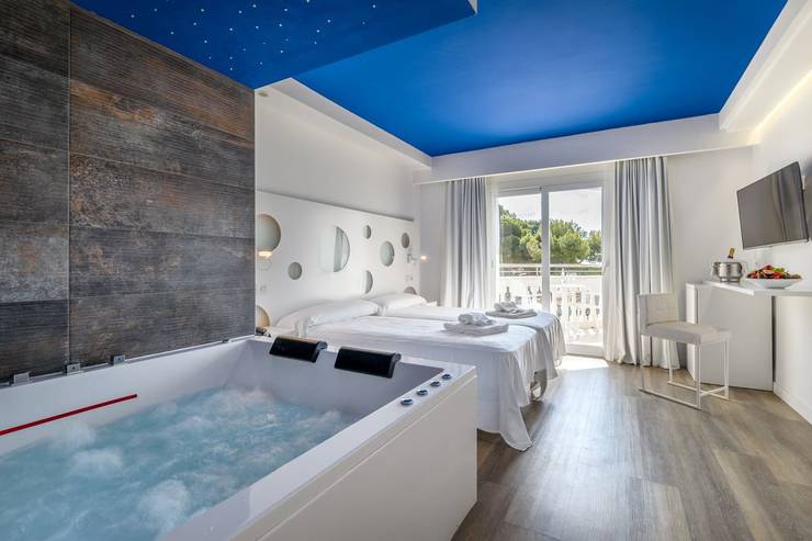 Deluxe chill-out room triton beach hotel cala ratjada Deluxe chill-out room triton beach hotel cala ratjada