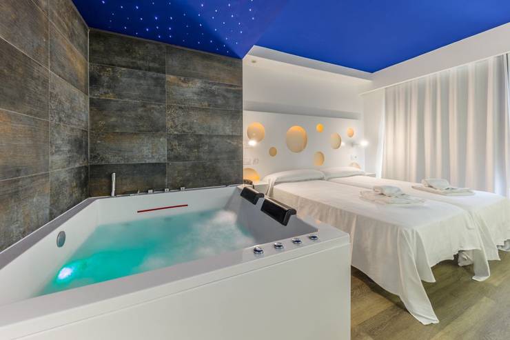 Deluxe chill-out room triton beach hotel cala ratjada Deluxe chill-out room triton beach hotel cala ratjada