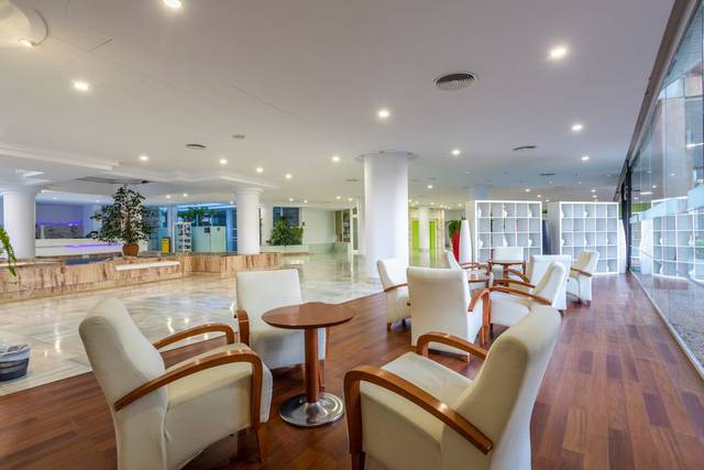 Lobby Hotel Illot Suites Cala Ratjada