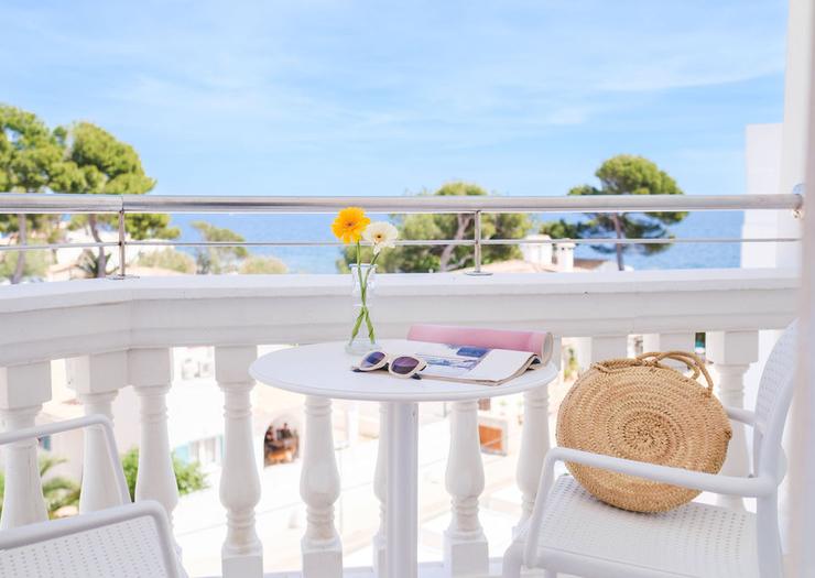 Deluxe Room with balcony Welikehotel Triton Beach Hotel Cala Ratjada Deluxe Room with balcony Welikehotel Triton Beach Hotel Cala Ratjada