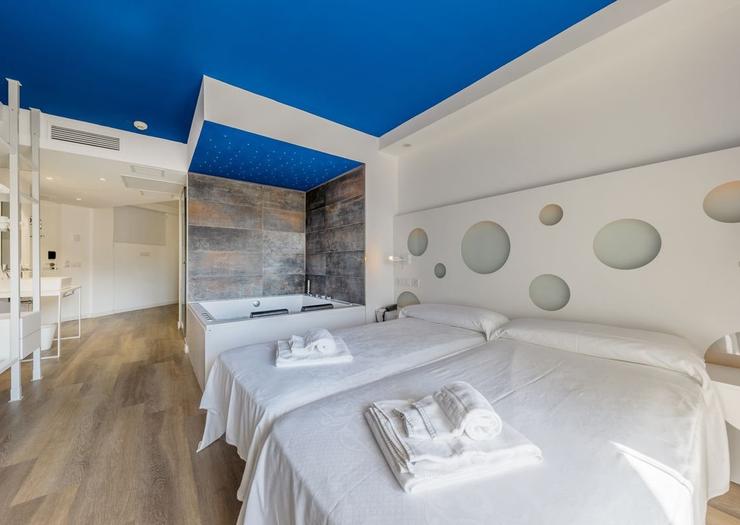 Deluxe Room with balcony Welikehotel Triton Beach Hotel Cala Ratjada Deluxe Room with balcony Welikehotel Triton Beach Hotel Cala Ratjada
