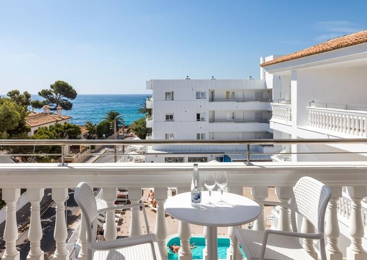 Deluxe Room with balcony Welikehotel Triton Beach Hotel Cala Ratjada Deluxe Room with balcony Welikehotel Triton Beach Hotel Cala Ratjada