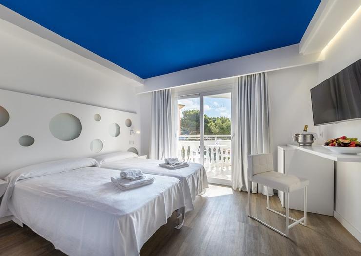 Deluxe Room with balcony Welikehotel Triton Beach Hotel Cala Ratjada Deluxe Room with balcony Welikehotel Triton Beach Hotel Cala Ratjada