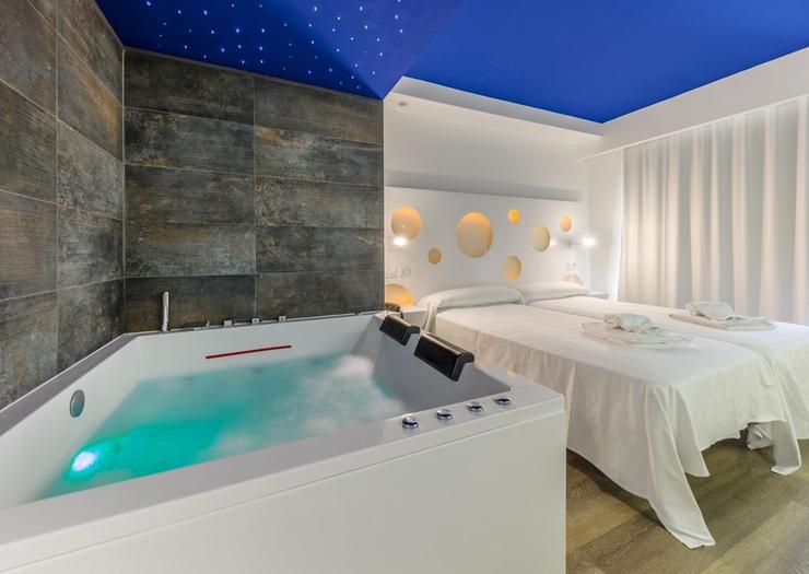 Deluxe Room with balcony Welikehotel Triton Beach Hotel Cala Ratjada Deluxe Room with balcony Welikehotel Triton Beach Hotel Cala Ratjada
